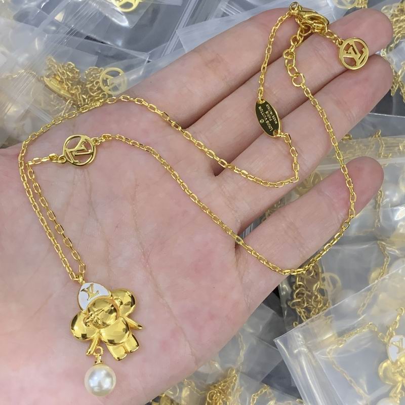 LV Necklace 03lyr698